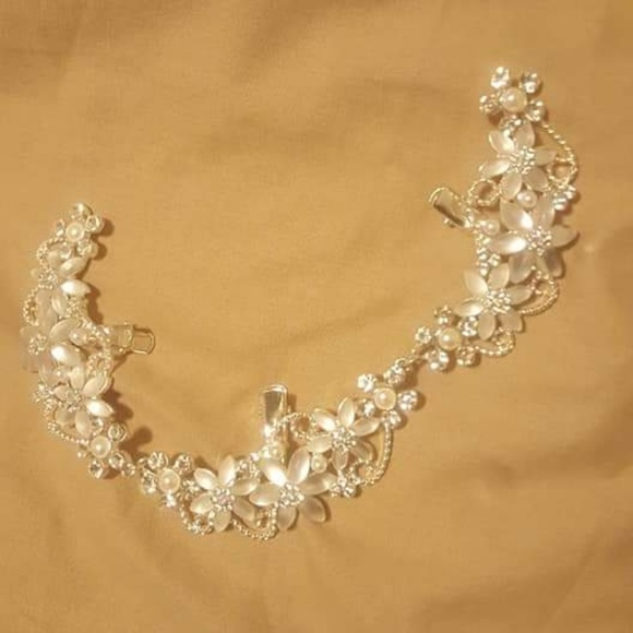 Headpiece - Picture 1 of 2